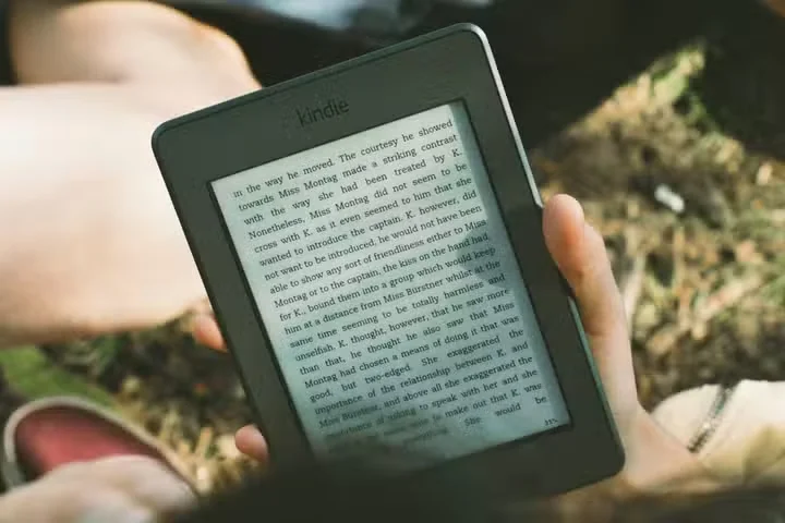 Amazon Freezes Kindle Software Rollout After Users Report Disabling Glitches